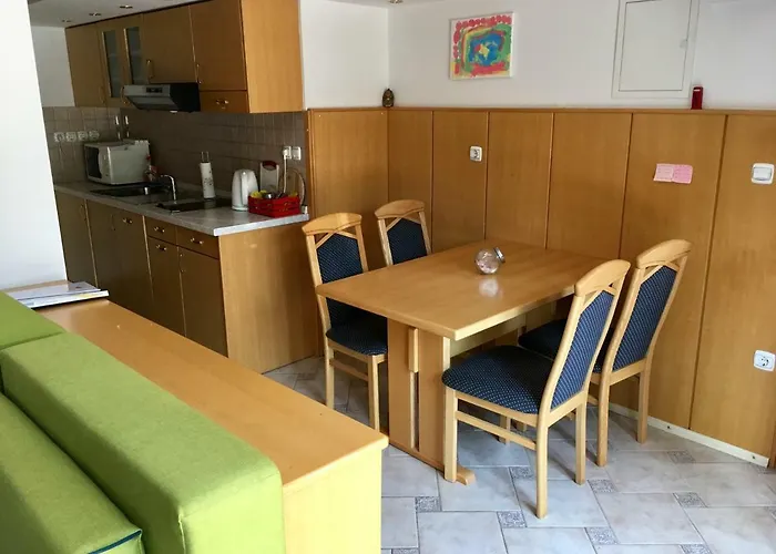 J-max Διαμέρισμα *